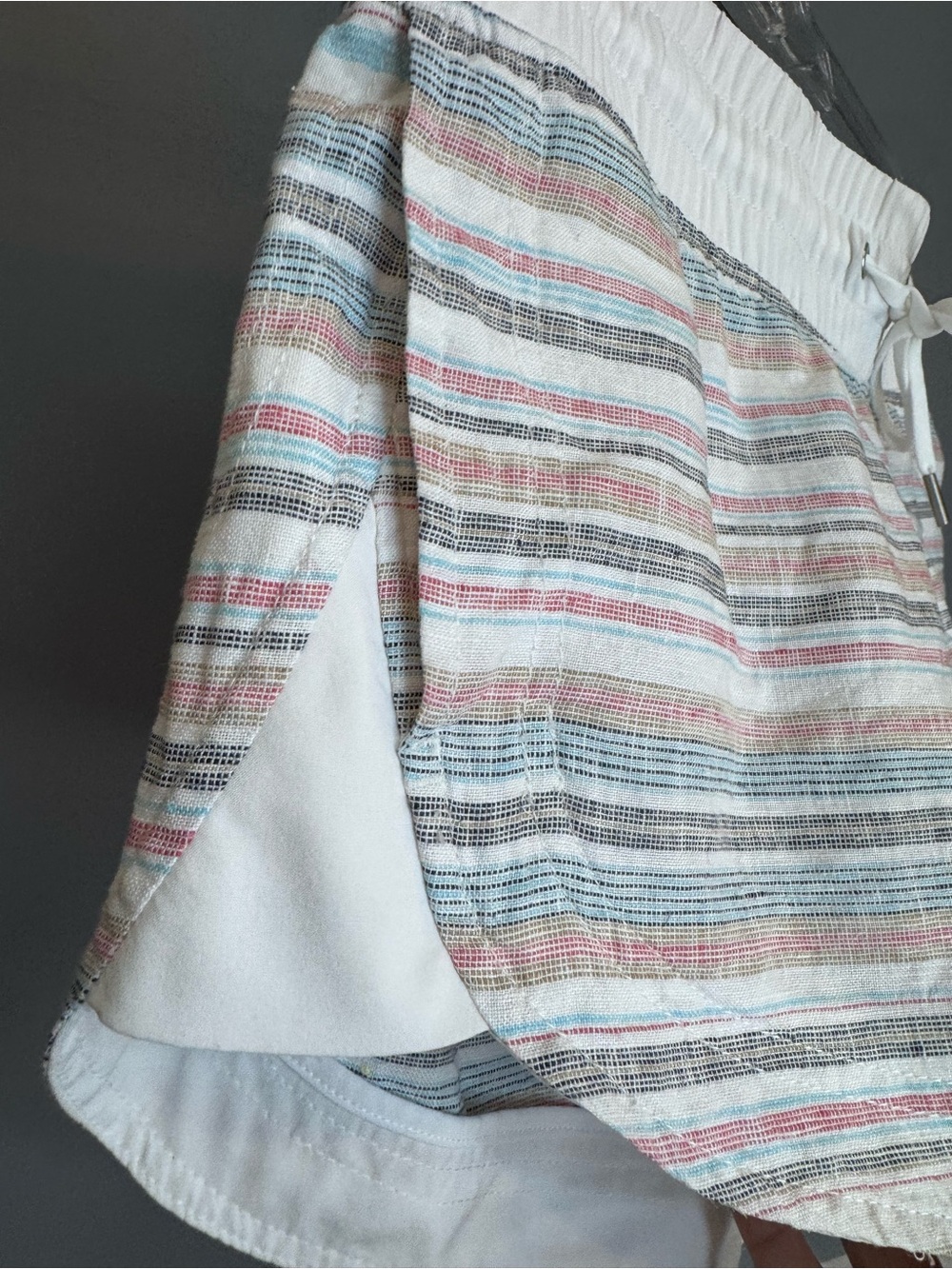 Athleta 100% Linen Striped Boardwalk Shorts White Multicolor Size 8 - Picture 3 of 8